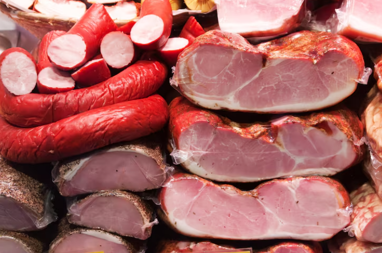 Armadilha para moscas no processamento de carnes: carnes processadas.