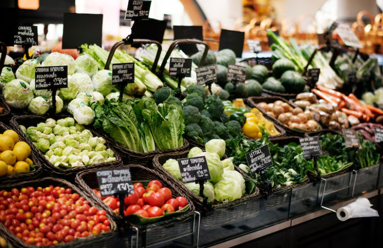 Moscas em supermercados: bancas de verduras.